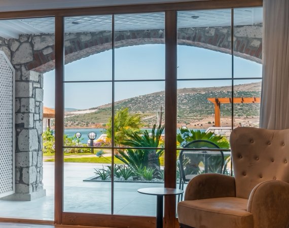 NOA Olive Sea Room